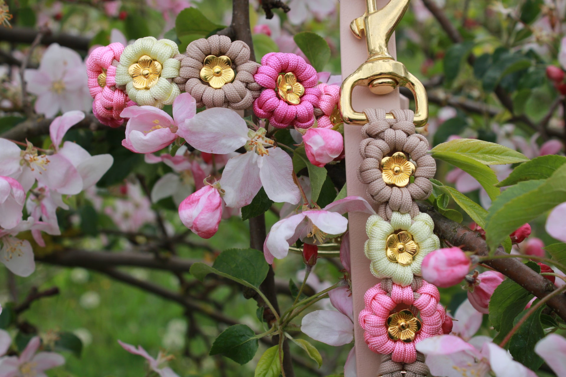Blumen Halsband aus Paracord "Flower" selbst gestalten