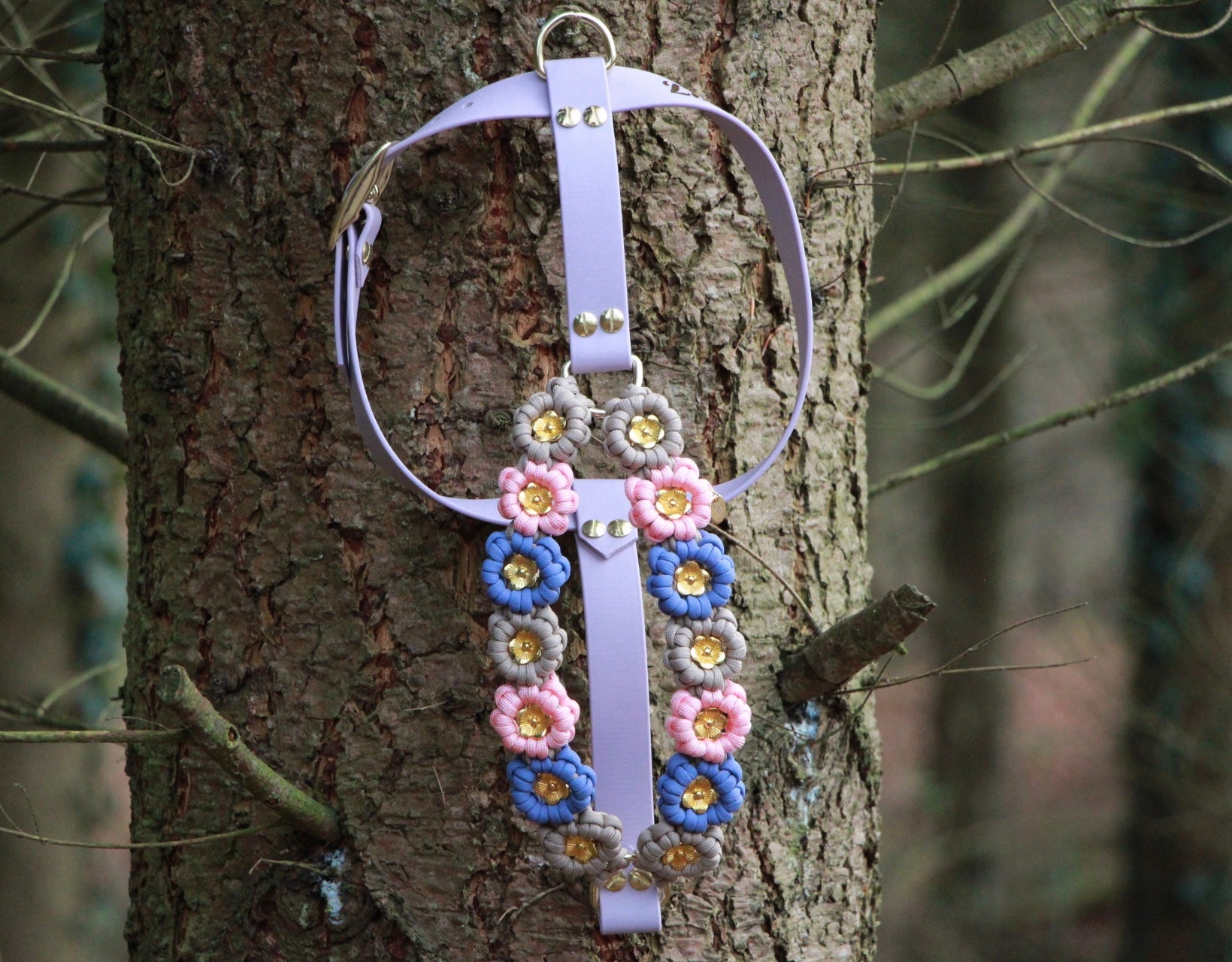 Hundegeschirr mit Blumen selbst gestalten