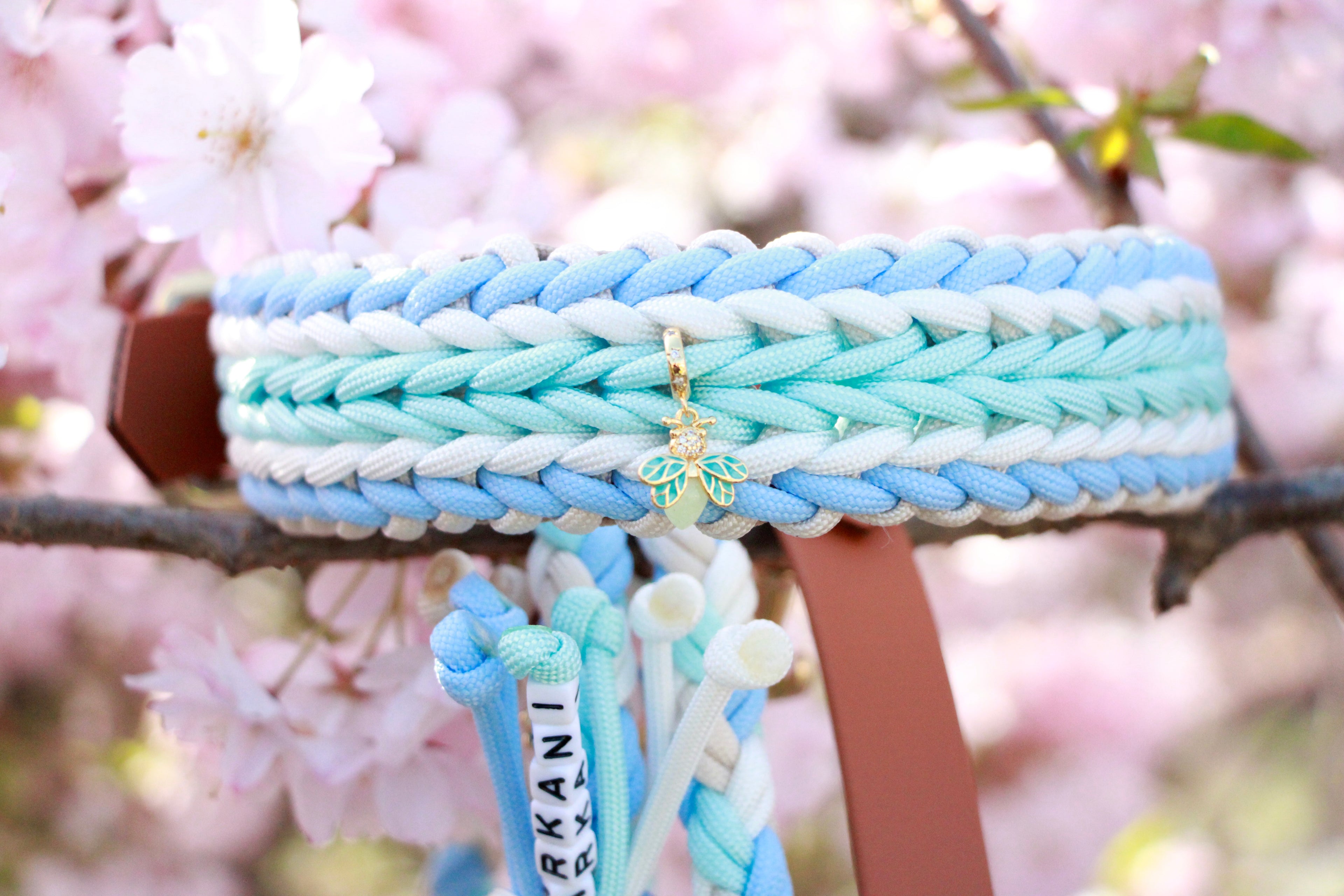 Set aus geflochtenem Halsband & Blumenleine "Polar Breeze" personalisierbar